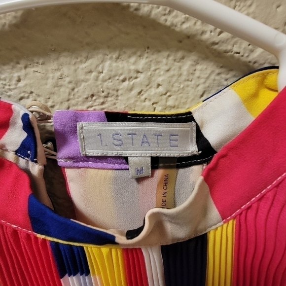 1 State multi colored blouse - Picture 2 of 4